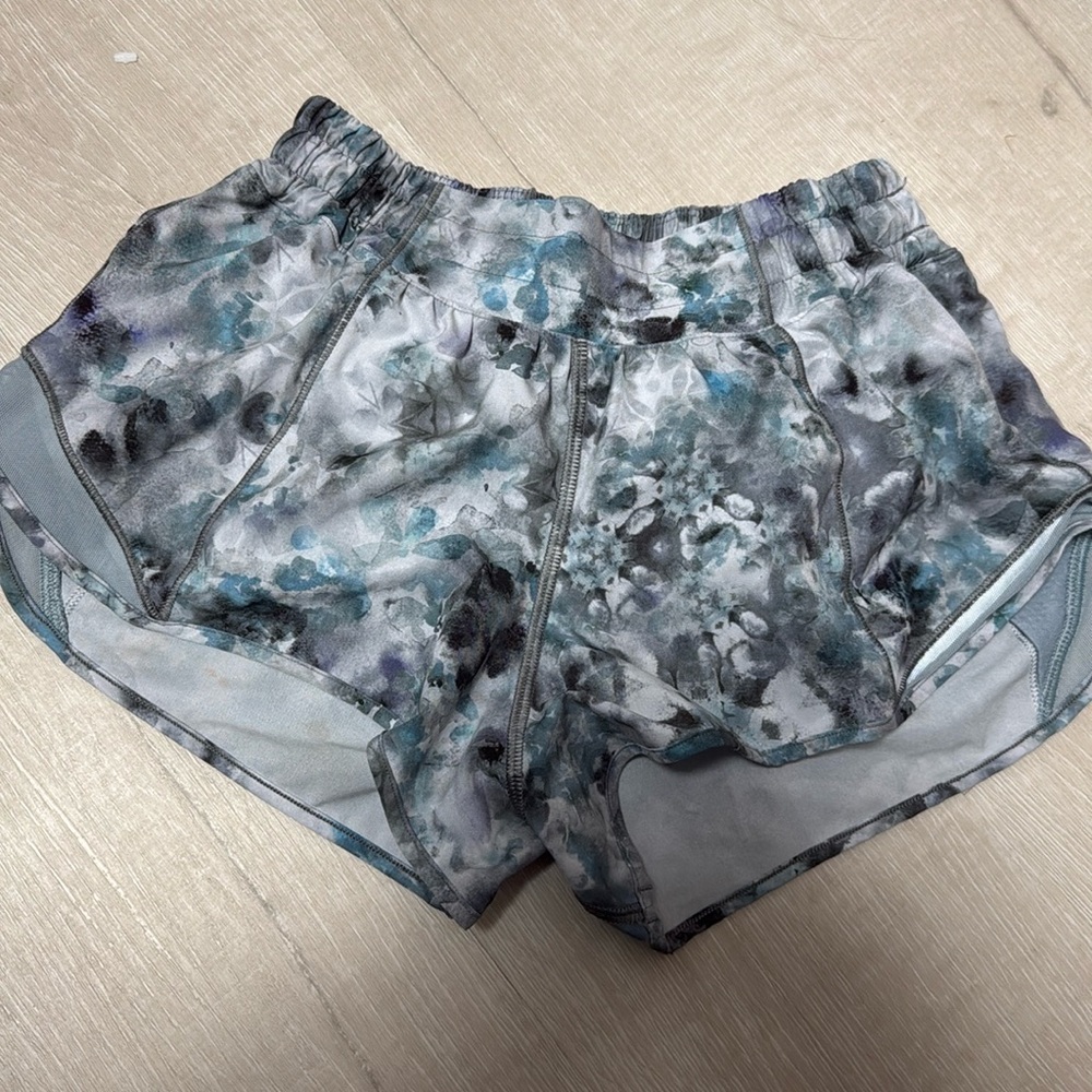 Lululemon Hotty Hot Low Rise Shorts
